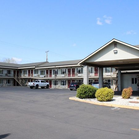 Pine Tree Inn Медфорд Экстерьер фото