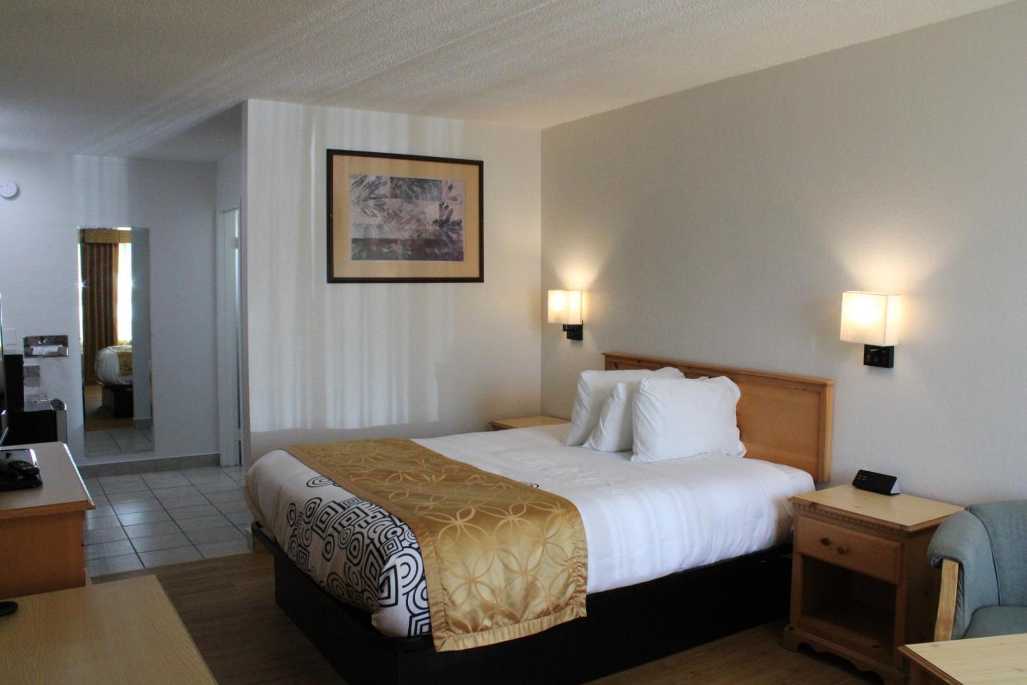 Pine Tree Inn Медфорд Экстерьер фото
