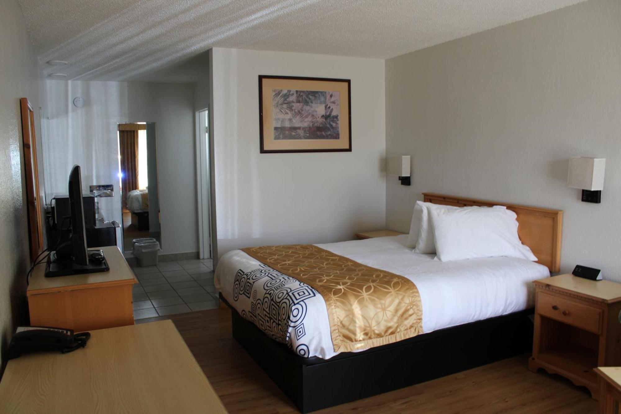 Pine Tree Inn Медфорд Экстерьер фото